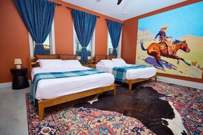 3 bedrooms, desk, iron/ironing board, travel crib