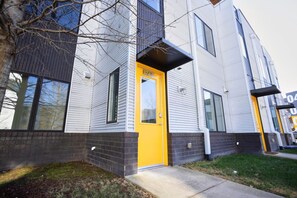 Exterior detail - Nashville`s Wildwest Getaway! (Nashville)