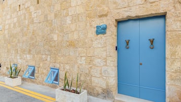 Room, 1 Bedroom, Smoking | Exterior detail