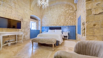 Room, 1 Bedroom, Smoking | Living room
