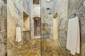 Room, 1 Bedroom, Smoking | Bathroom