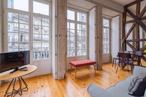 Apartment | Living room - Charming Studio in the Heart of Porto (Porto)