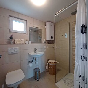 Apartment (Beachfront Apartment with Balcony and) | Bathroom | Shower, towels