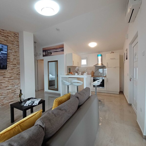 Apartment (Beachfront Apartment with Balcony and) | Living room | 32-inch flat-screen TV with satellite channels