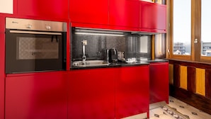 Apartment | Private kitchen - Well-maintained air Conditioned Studio in Porto (Porto)