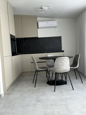 Estudio (Studio Apartment with Terrace 2) | Cocina privada | Frigorífico
