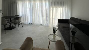 Studio (Studio Apartment with Terrace 2) | Living room | 32-inch flat-screen TV with satellite channels