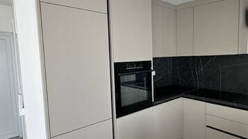 Studio (Studio Apartment with Terrace 2) | Private kitchen | Fridge