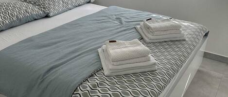 Apartment (One Bedroom Apartment with Balcony 1) | 7 Schlafzimmer