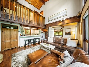 スマートテレビ、暖炉、DVD プレーヤー、書庫