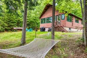 Property grounds - Pebble Cove, Private Waterfront, Dock, Mooring, Kayaks, Rangeley Maine (Rangeley Plantation)
