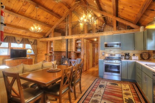 Pebble Cove, Private Waterfront, Dock, Mooring, Kayaks, Rangeley Maine