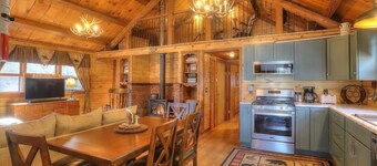 Pebble Cove, Private Waterfront, Dock, Mooring, Kayaks, Rangeley Maine