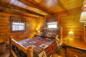 4 bedrooms, desk, iron/ironing board, free WiFi - Pebble Cove, Private Waterfront, Dock, Mooring, Kayaks, Rangeley Maine (Rangeley Plantation)