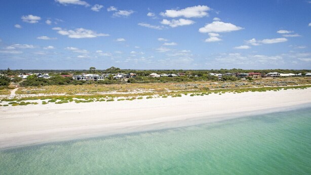 Nær stranden