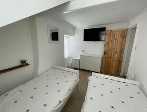 2 bedrooms, iron/ironing board, bed sheets
