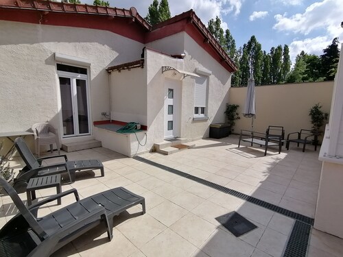 Maison Antony, air-conditioned, free parking 