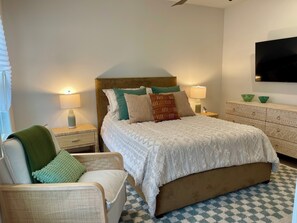 5 bedrooms, desk, iron/ironing board, travel cot - Spacious 5-bedroom new house in charming Rehoboth Beach with an office and decks (Rehoboth Beach)