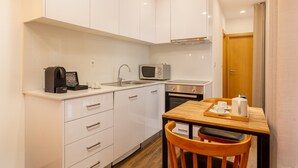 Apartment | Private kitchen - Charming 1-bedroom Apartment in Oporto (Porto)
