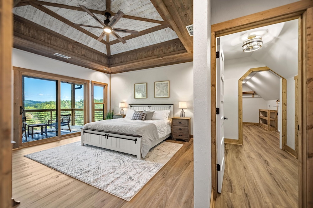 Curated visual reference: Luxury Mountain Views Vacation Rentals Reference: Royal Retreat Brand New Luxury Mountain View 4 Bedrooms All