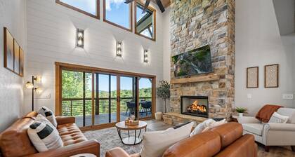 Royal Retreat - Brand New, Luxury, Mountain View, 4 Bedrooms, All En Suites!