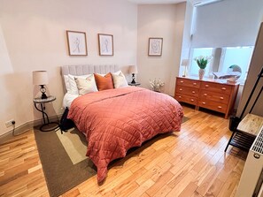 2 habitaciones, tabla de planchar con plancha, wifi y ropa de cama 