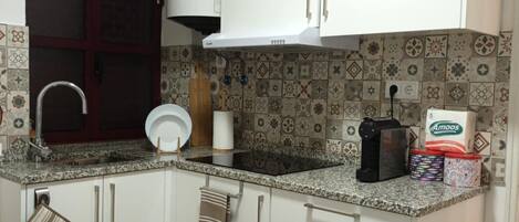 Fridge, microwave, stovetop, coffee/tea maker