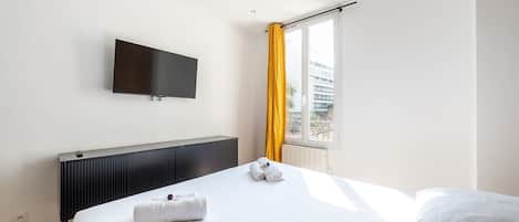 1 habitación, tabla de planchar con plancha, wifi gratis y ropa de cama