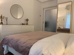 2 makuuhuonetta, silitysrauta/-lauta, vauvan matkasänky, Wi-Fi