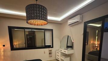 3 slaapkamers, een strijkplank/strijkijzer, wifi, beddengoed