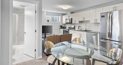 Comfortable 2-Bedroom, 2-Bath Bsmt Suite with En-Suite - Windermere Edmonton