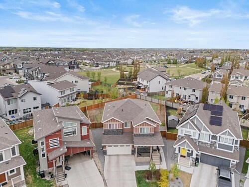 Comfortable 2-Bedroom, 2-Bath Bsmt Suite with En-Suite - Windermere Edmonton