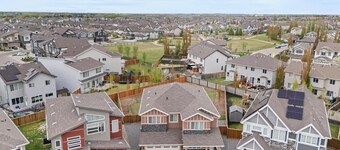 Comfortable 2-Bedroom, 2-Bath Bsmt Suite with En-Suite - Windermere Edmonton