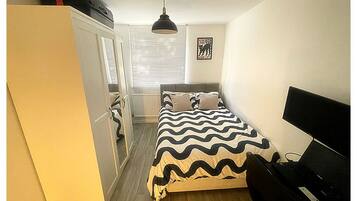 1 chambre, fer et planche à repasser, Wi-Fi, literie fournie