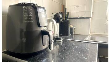 Kopi dan/atau alat penyeduh kopi