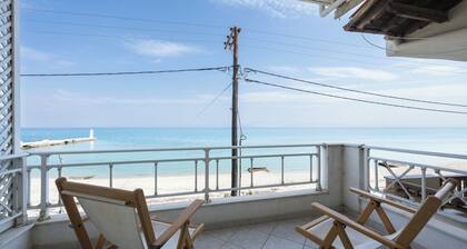 Pefkohori Blue View by Luxlikehome