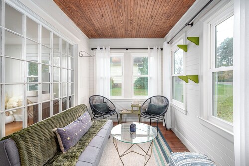 Charming 2-bedroom duplex in fabulous Durham - close to Duke, downtown and UNC