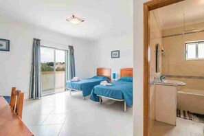4 bedrooms, iron/ironing board, WiFi, bed sheets