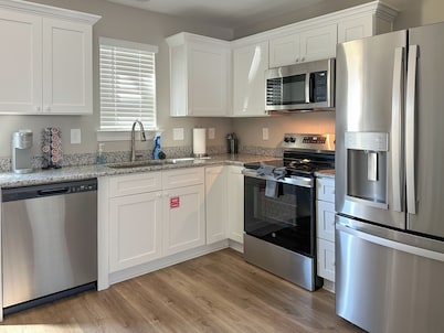 Beachfront 3-bedroom house in peaceful Biloxi with AC, WiFi. Enjoy relaxation