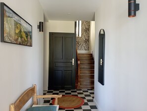 Interior - Renovated 1920s house, 15 minutes' walk from town center, quiet location. (Aurillac)