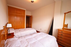 4 dormitorios, tabla de planchar con plancha, wifi gratis y ropa de cama