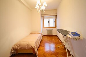 4 chambres, fer et planche à repasser, Wi-Fi gratuit, draps fournis