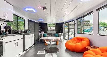 b3 FIVE7 Yacht - 2 bedroom