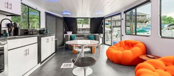 b3 FIVE7 Yacht - 2 bedroom