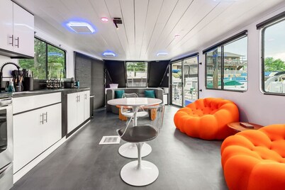 b3 FIVE7 Yacht - 2 bedroom