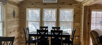 Charming 2-bedroom home, sleeps 6, near Hickory Star Marina. Boat parking