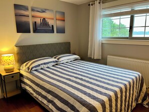 3 chambres, fer et planche à repasser, Wi-Fi, draps fournis