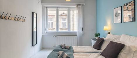 3 bedrooms, iron/ironing board, WiFi