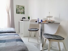 包含每日自助早餐