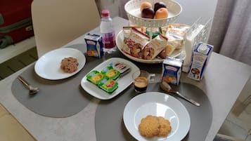 Petit déjeuner en libre-service compris tous les jours